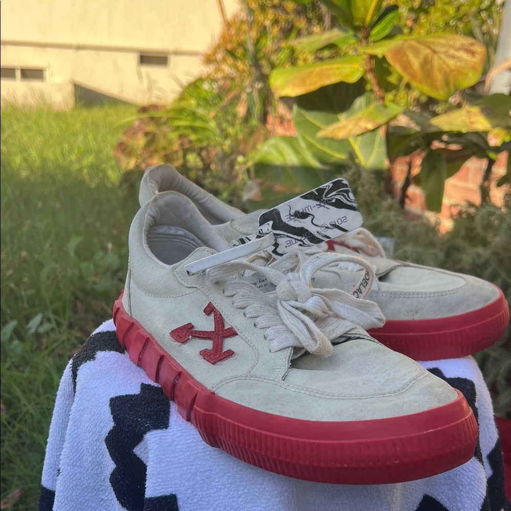 Off-White Men's Sneakers - Cream and Red